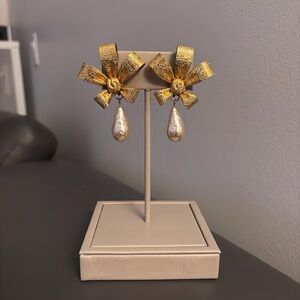 1940s Unsigned Miriam Haskell Bow And Pearl Earrings